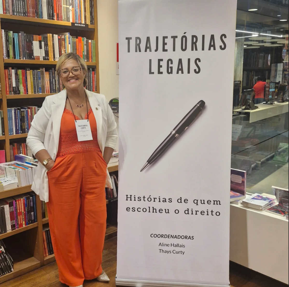 Dra. Karla Gomes Torres no lançamento do livro Trajetórias Legais